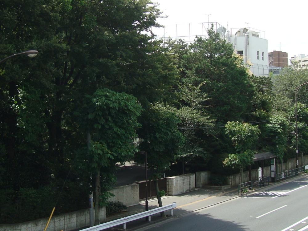 Primary school. 428m childish building up private Keio childish building is, One of the oldest private elementary school in Japan
