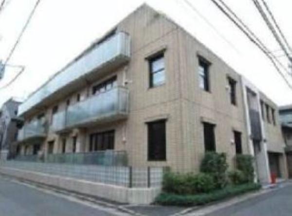 Local appearance photo. Reinforced concrete three-story luxury high-rise apartment