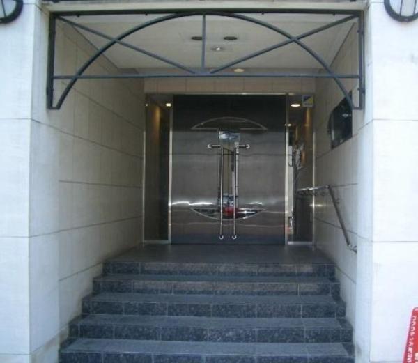 Entrance. With TV monitor auto with lock ・ 24 hours door-to-door management system