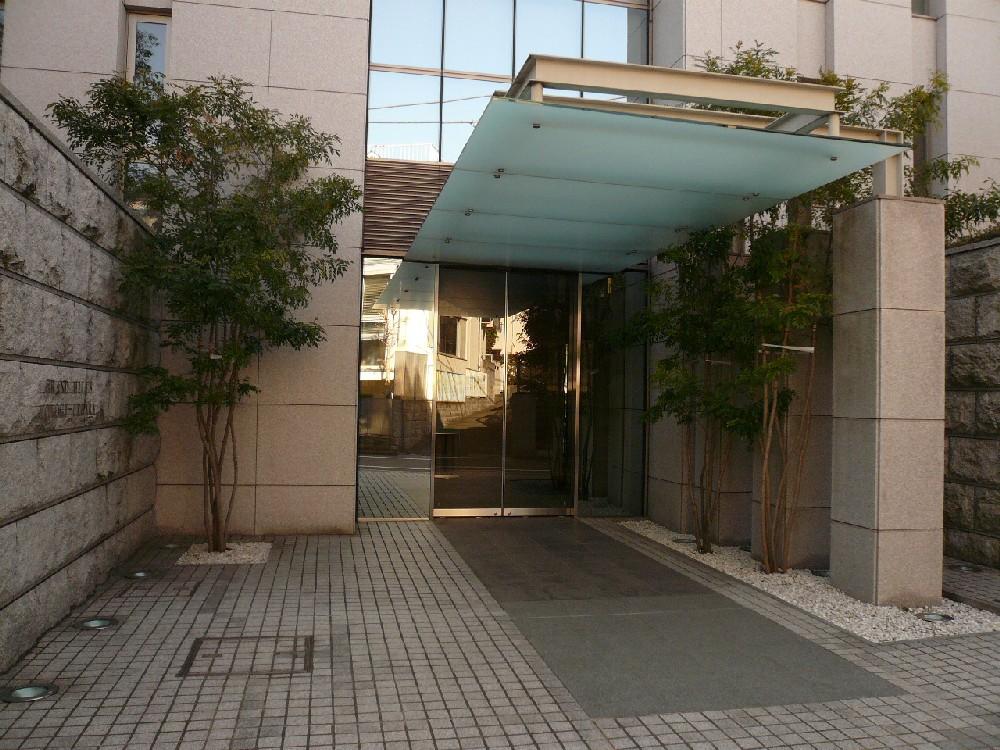 Entrance. Common areas