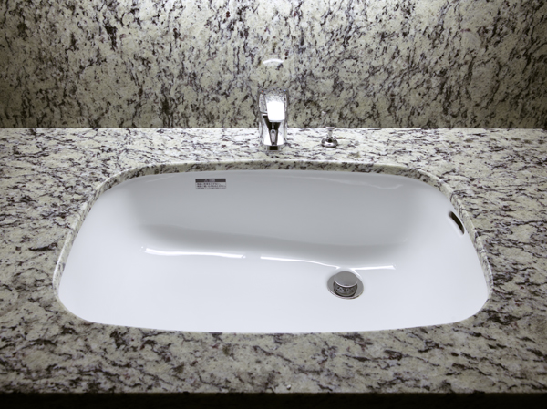 Bathing-wash room.  [Under counter bowl] Less likely to spill water, Work is likely to under-counter type. further, Adopt a luxurious large pottery bowl, Rich texture and the height of design has become a feature.