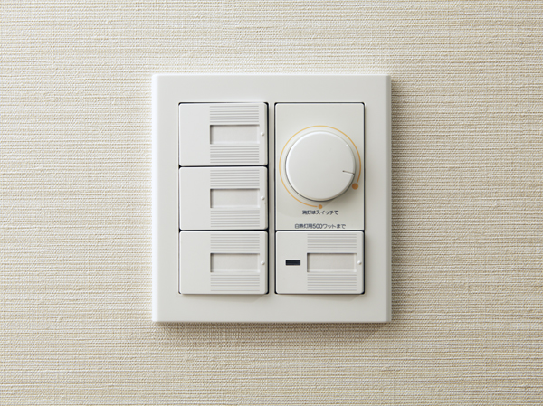 Other.  [Downlight lighting with dimming function] living ・ In the dining, In a single operation by the knob, It is possible to adjust the brightness of the illumination to suit the application and preference, The downlight lighting with dimming function was established.