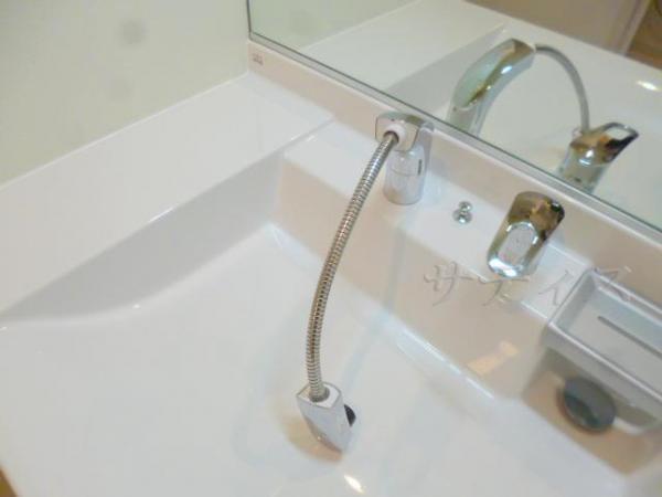 Other Equipment. Glad Shampoo dresser