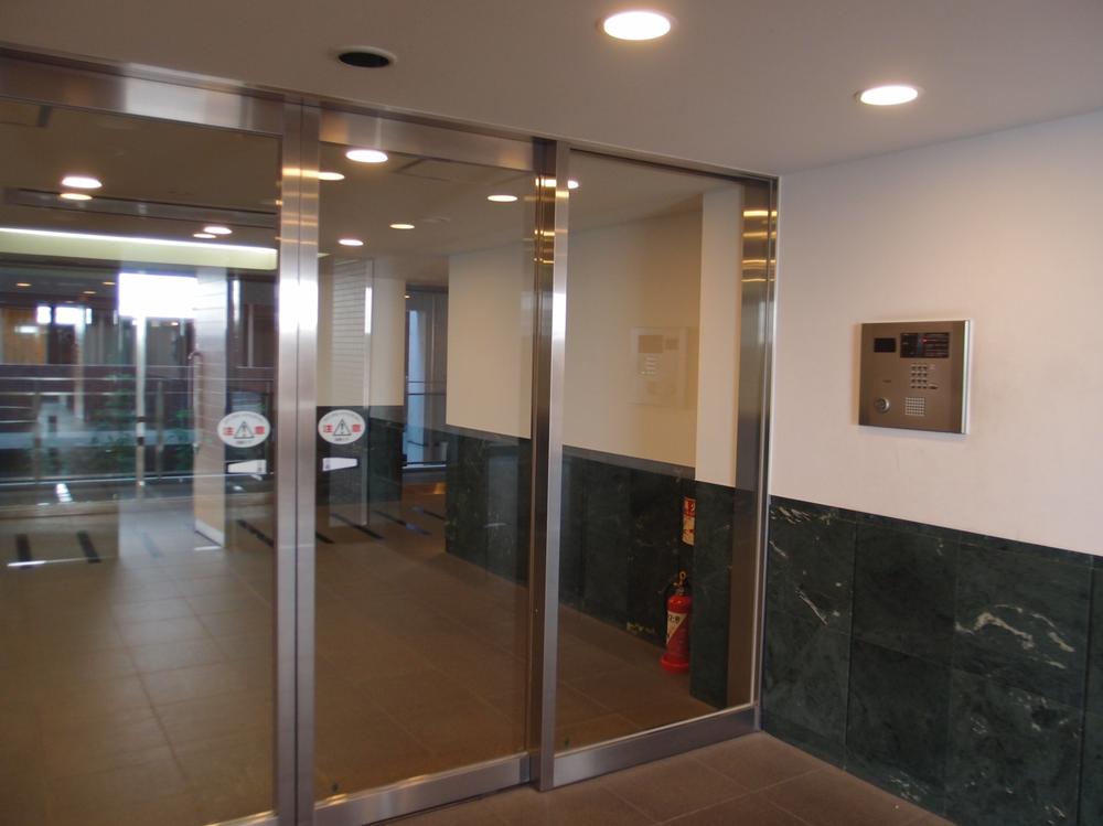 Entrance. Common areas (2013 November shooting)