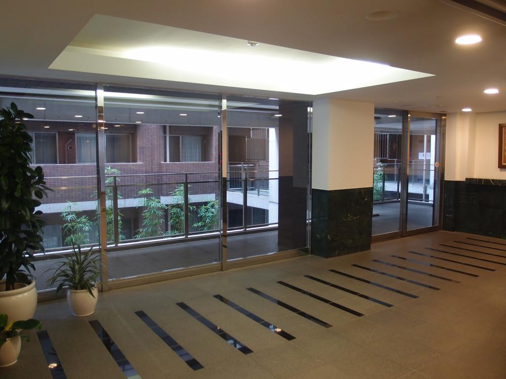 lobby. Common areas (2013 November shooting)
