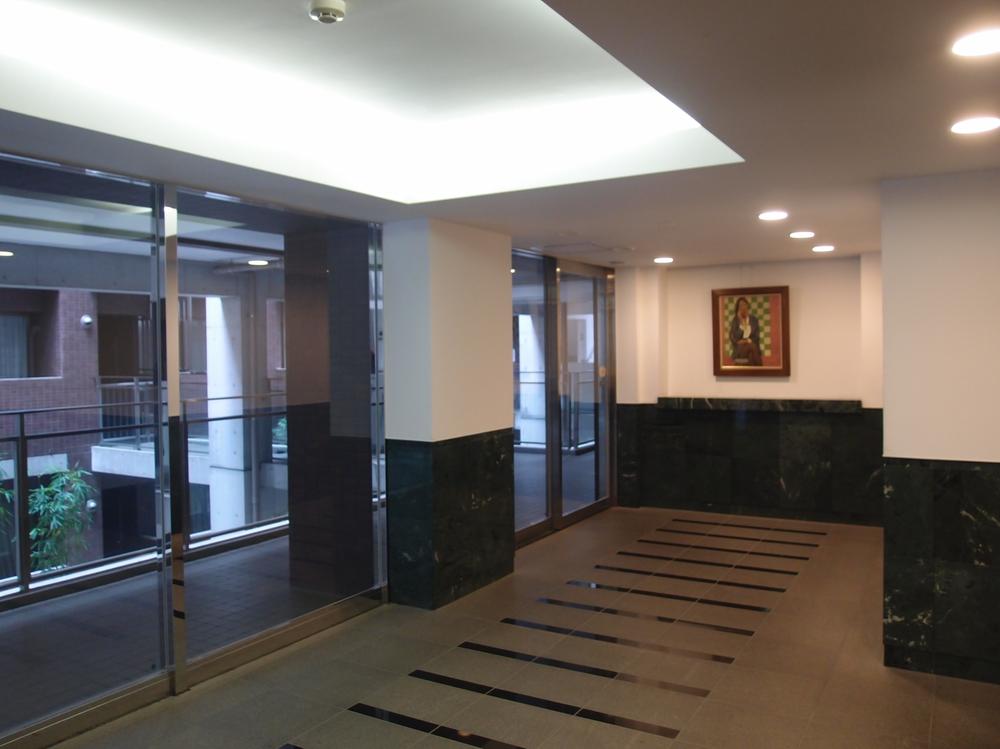 lobby. Common areas (2013 November shooting)