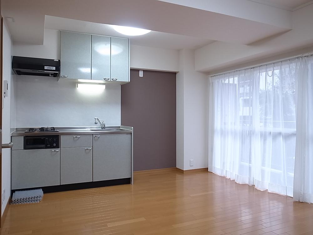 Living. LDK10 Pledge Flooring, It is a cross-Zhang Kawasumi