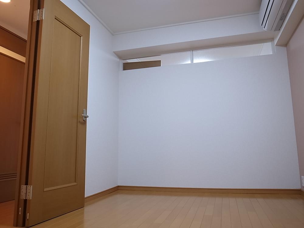 Non-living room. Western-style 5.7 Pledge