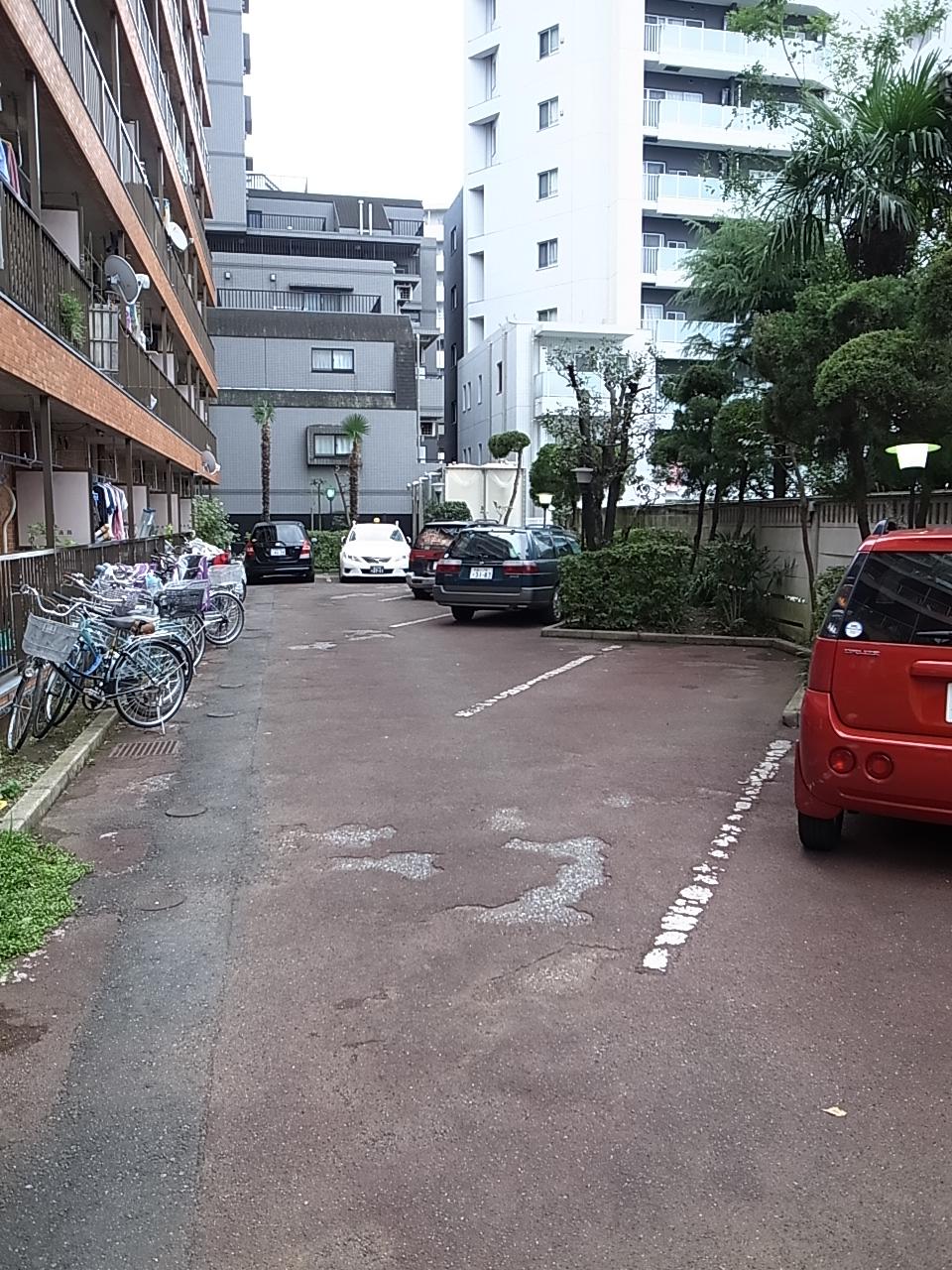 Parking lot. Mansion next to Parking (empty Mu current)