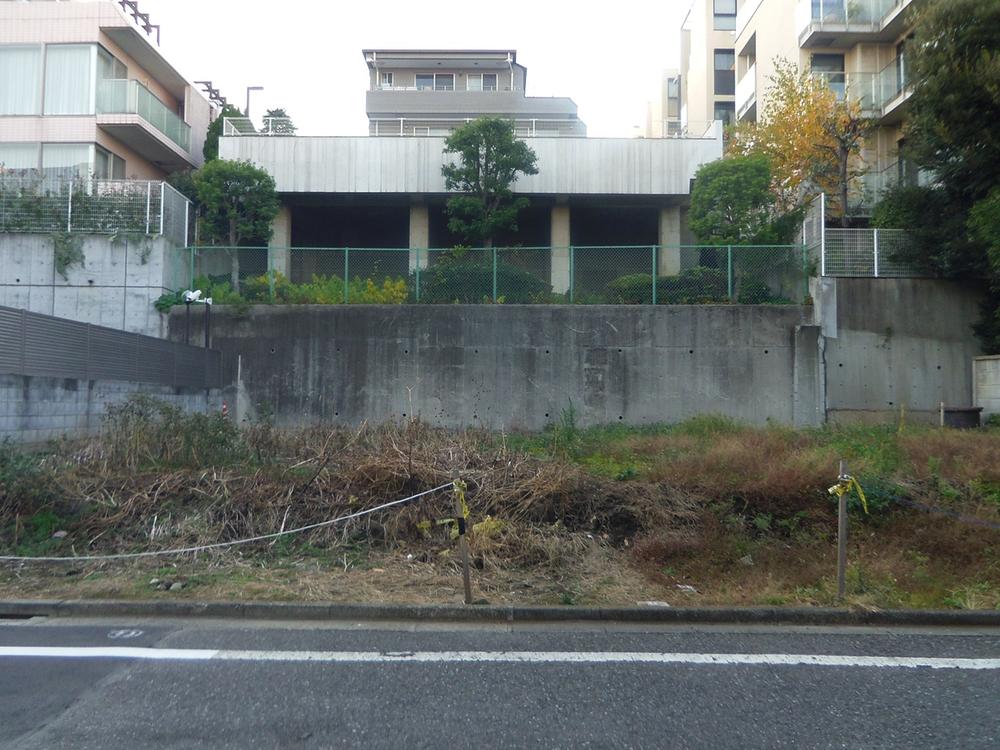 Local land photo. The surroundings are quiet residential area. 