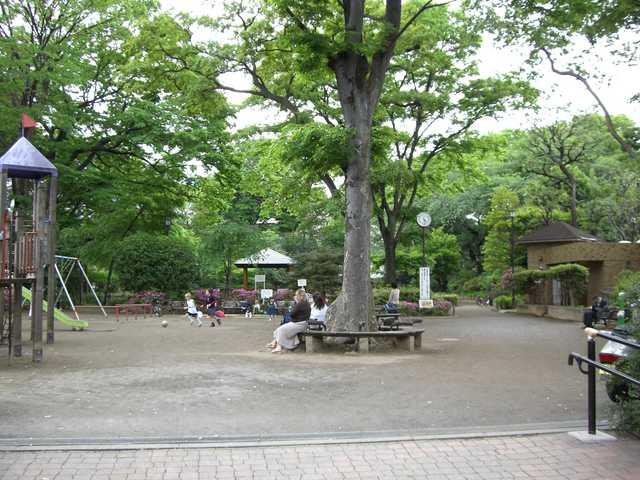 park. 600m to Nabeshima Shoto Park