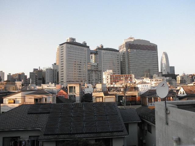 View photos from the dwelling unit. View from the site (November 2013) Shooting