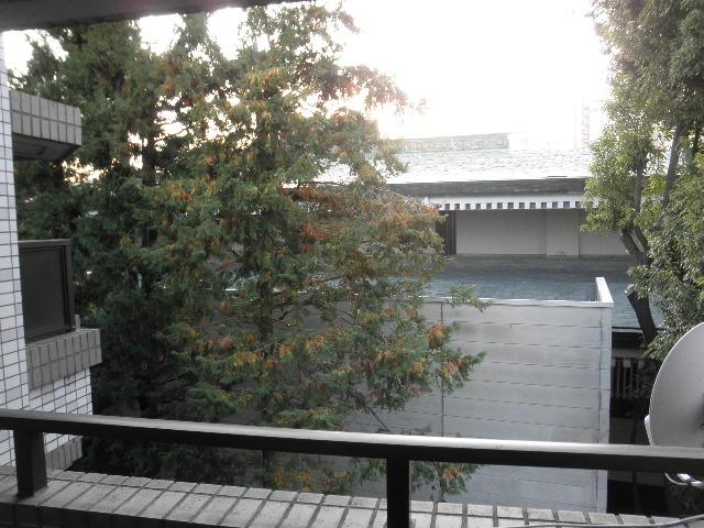 View photos from the dwelling unit. View from the site (November 2013) Shooting