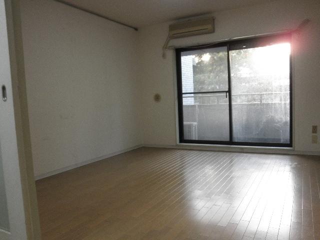 Non-living room. Indoor (11 May 2013) Shooting