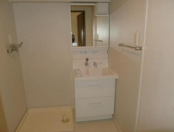 Wash basin, toilet