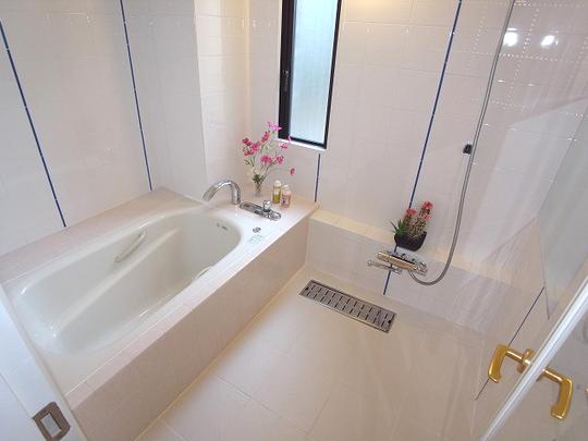 Bathroom. With bathroom dryer ・ Bathroom of the conventional method of construction