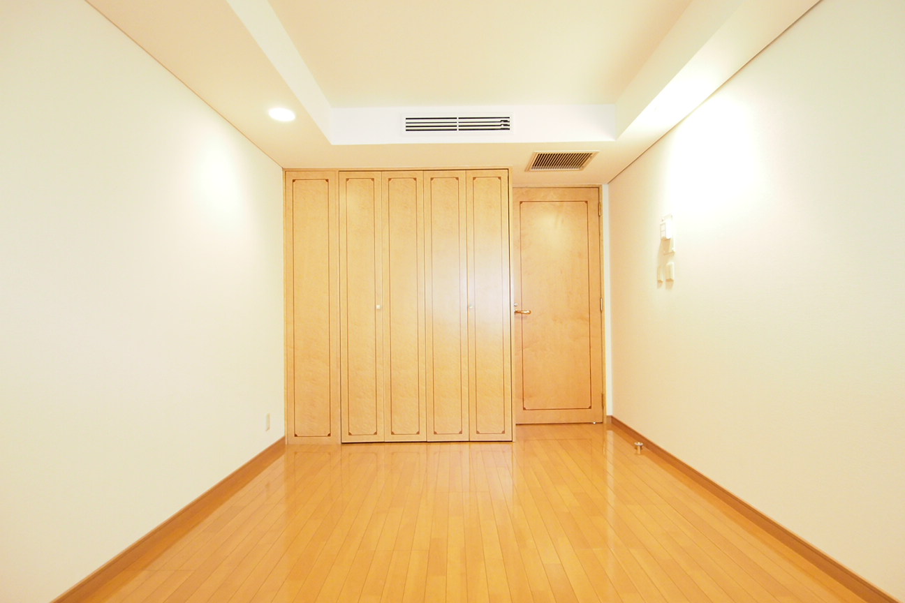 Other room space. Western-style: with storage of the living room (3 rooms).