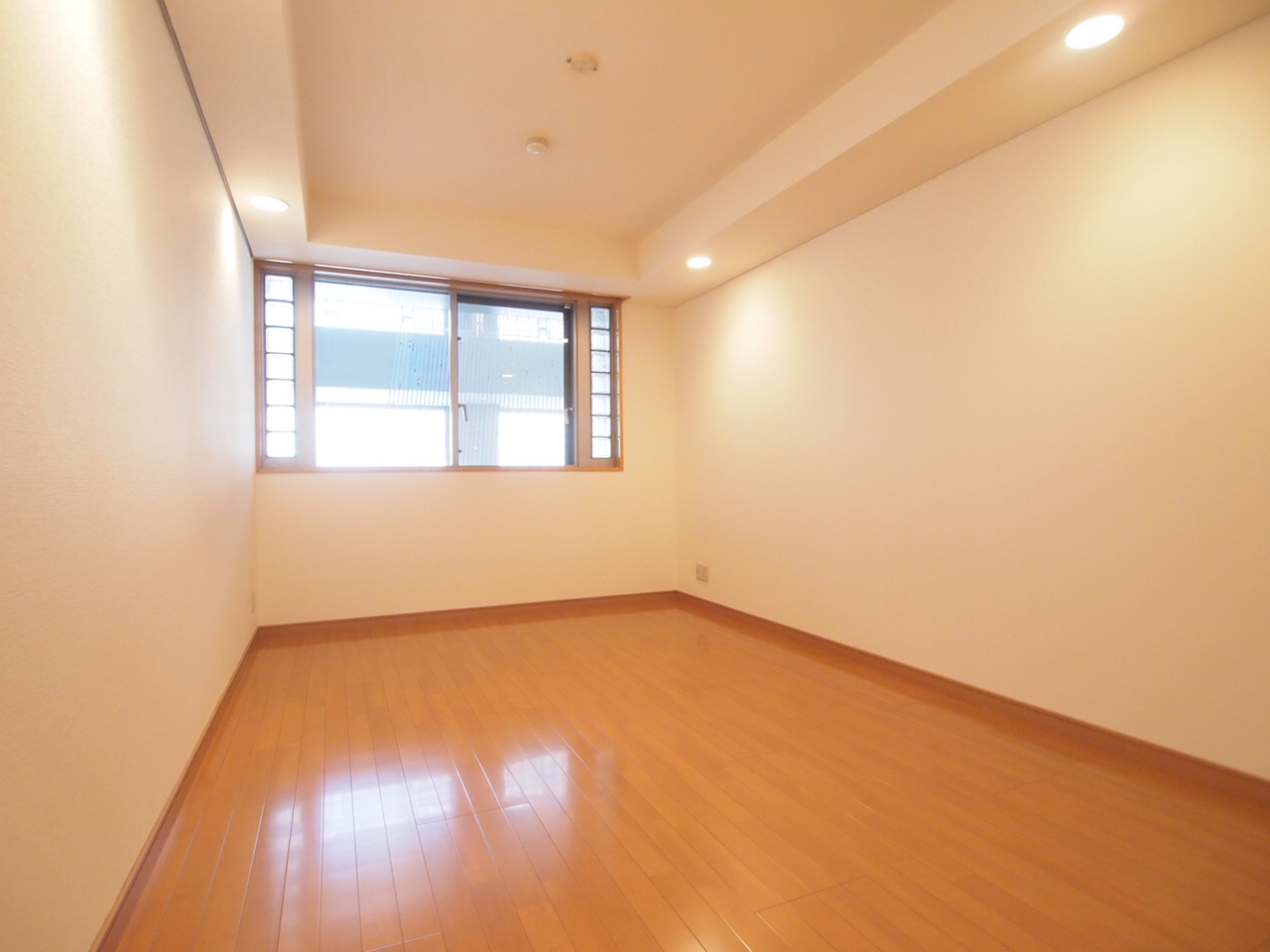 Other room space. Western-style (north): Even natural light shine in space.
