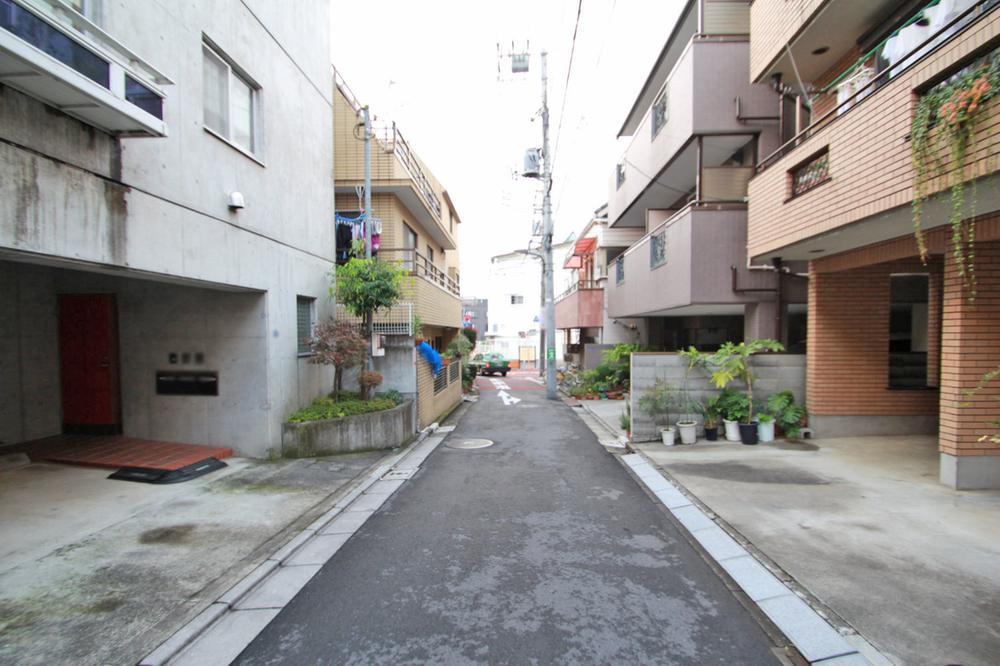 Local photos, including front road. A quiet residential area.