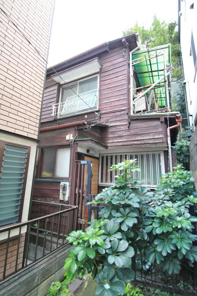 Local land photo. Quiet surrounding.