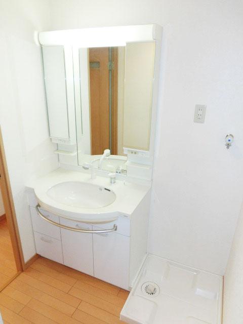 Wash basin, toilet. Indoor (June 2013) Shooting