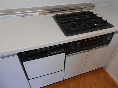 Kitchen. 3-burner stove ・ Dishwasher