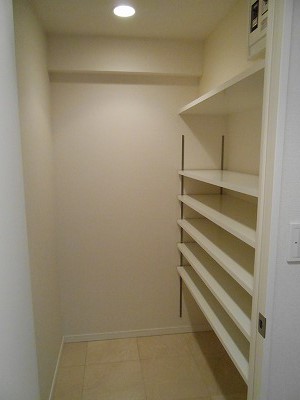 Receipt. Shoes-in closet