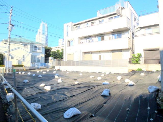 Local land photo. You can increase or decrease in the compartment floor space. 