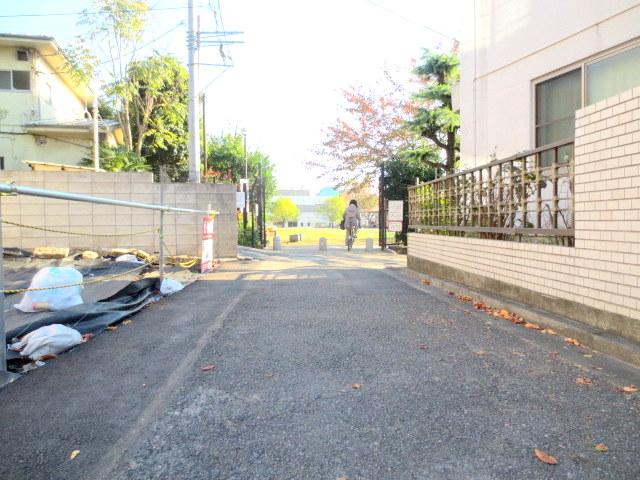 Local photos, including front road. Southwest side of public roads