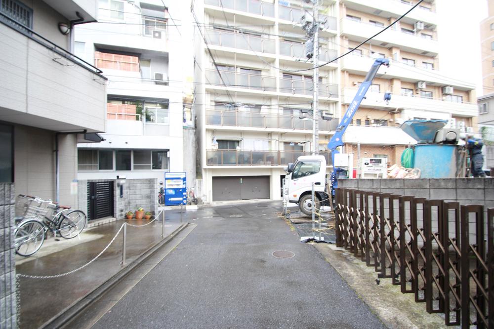 Local photos, including front road. West road also refreshing