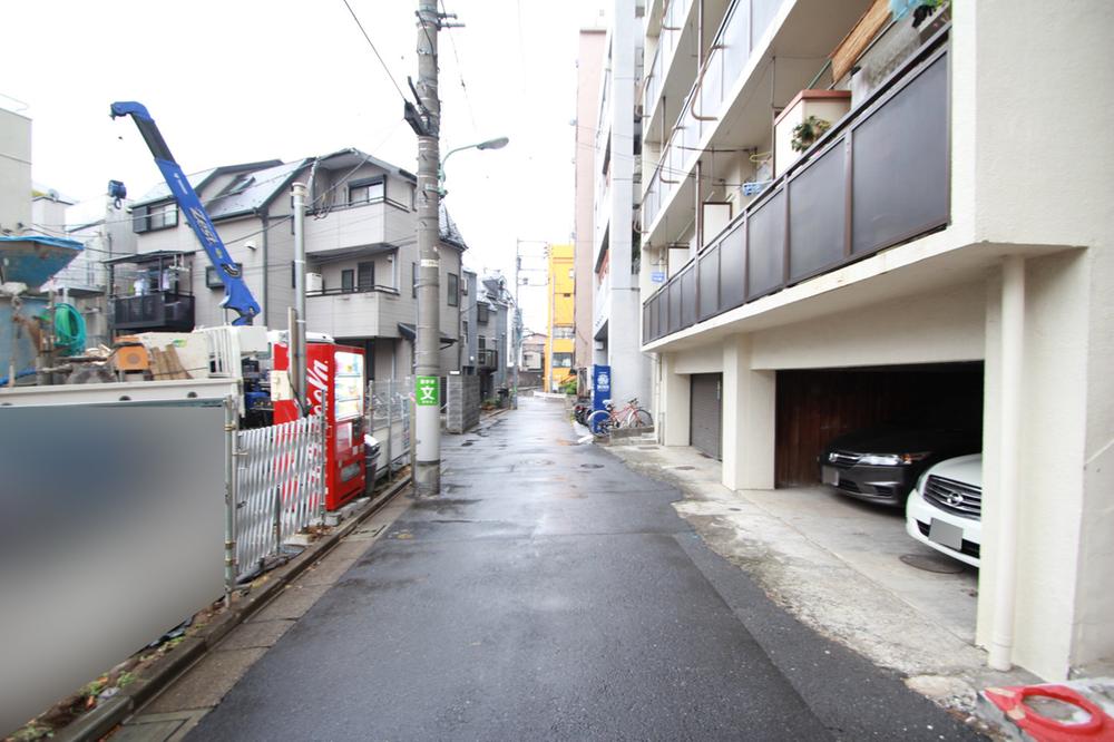 Local photos, including front road. North public roads has become a 4m width