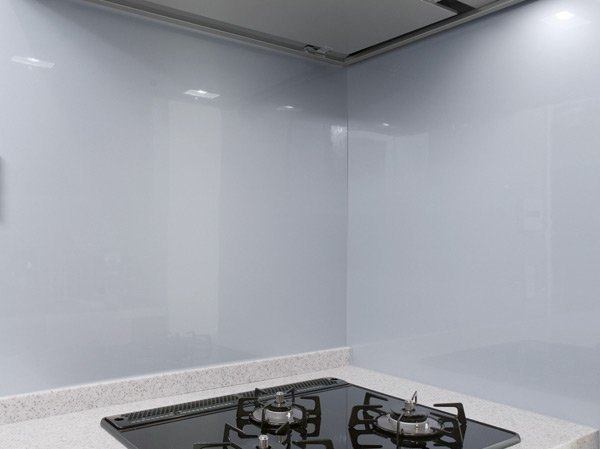 Kitchen.  [Stove before panel] Before stove easily marked with water splashing and oil stains, It has adopted a melamine non-combustible decorative board. Less joint, Also making it easier to wipe off dirt. (Same specifications)