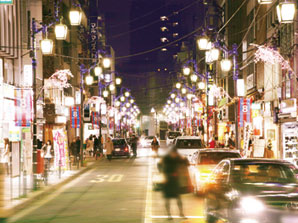 Surrounding environment. Yoyogihachiman shopping street (about 540m ・ Shopping district 7 minutes) more than 70 shops such as walking to the Member. September Yoyogihachiman Miya example festival Ya of, Annual events such as the July Tanabata also been carried out, Many of the stalls shopping street that was stained as well festive mood crowded lot.
