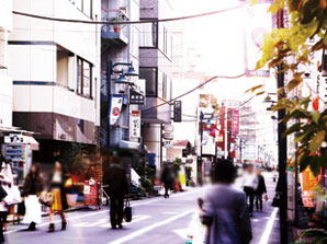 Surrounding environment. Tomigaya chome Shopping Street (about 720m ・ Shopping street that extends to the southeast side of the walk 9 minutes) Yoyogihachiman. Across the Inokashira street and succession more than 50 stores. Hosted well as "Tomigaya Festival" In the free market of July, It is a shopping street in close contact with the community.