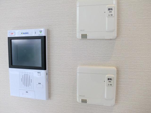 Non-living room. Indoor (January 2013) Shooting TV monitor Hong