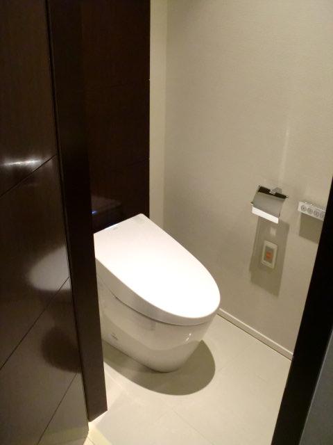 Toilet. Indoor (January 2013) Shooting There are two places toilet