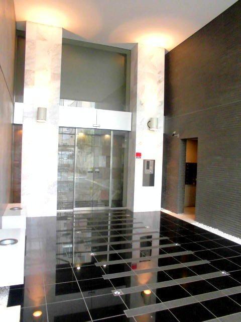 Entrance. Common areas