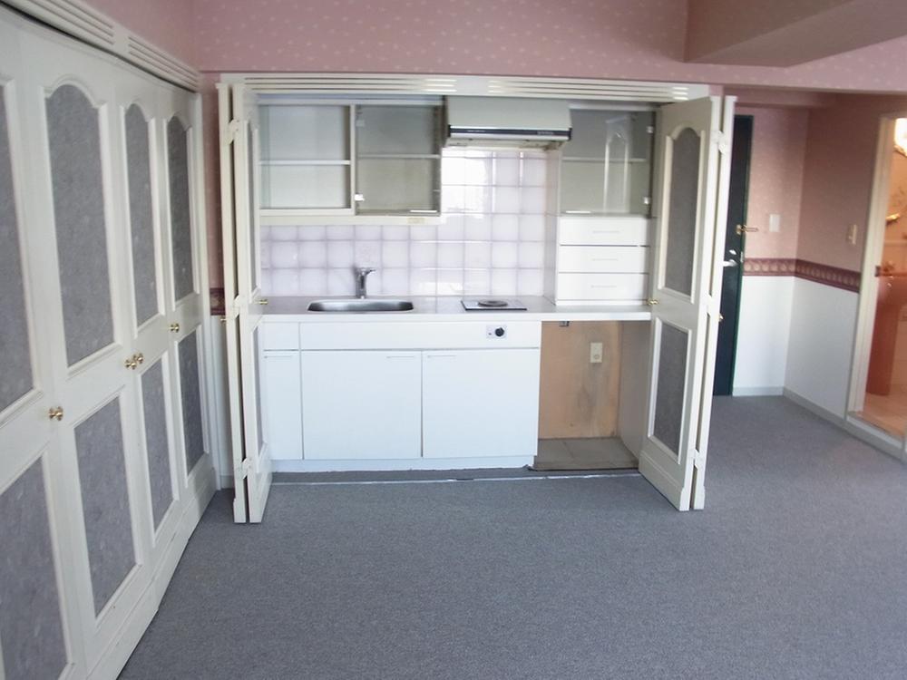 Kitchen. Because it is with a door to the kitchen, Not visible if tightened