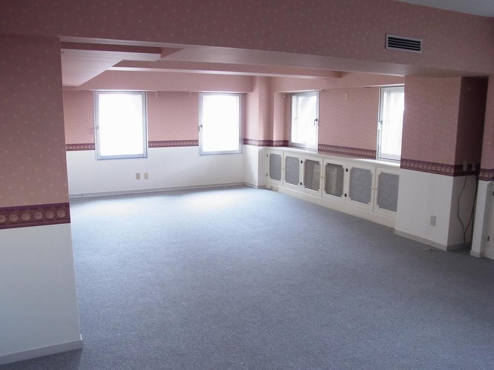 Living. Per southeast angle room, Good per yang