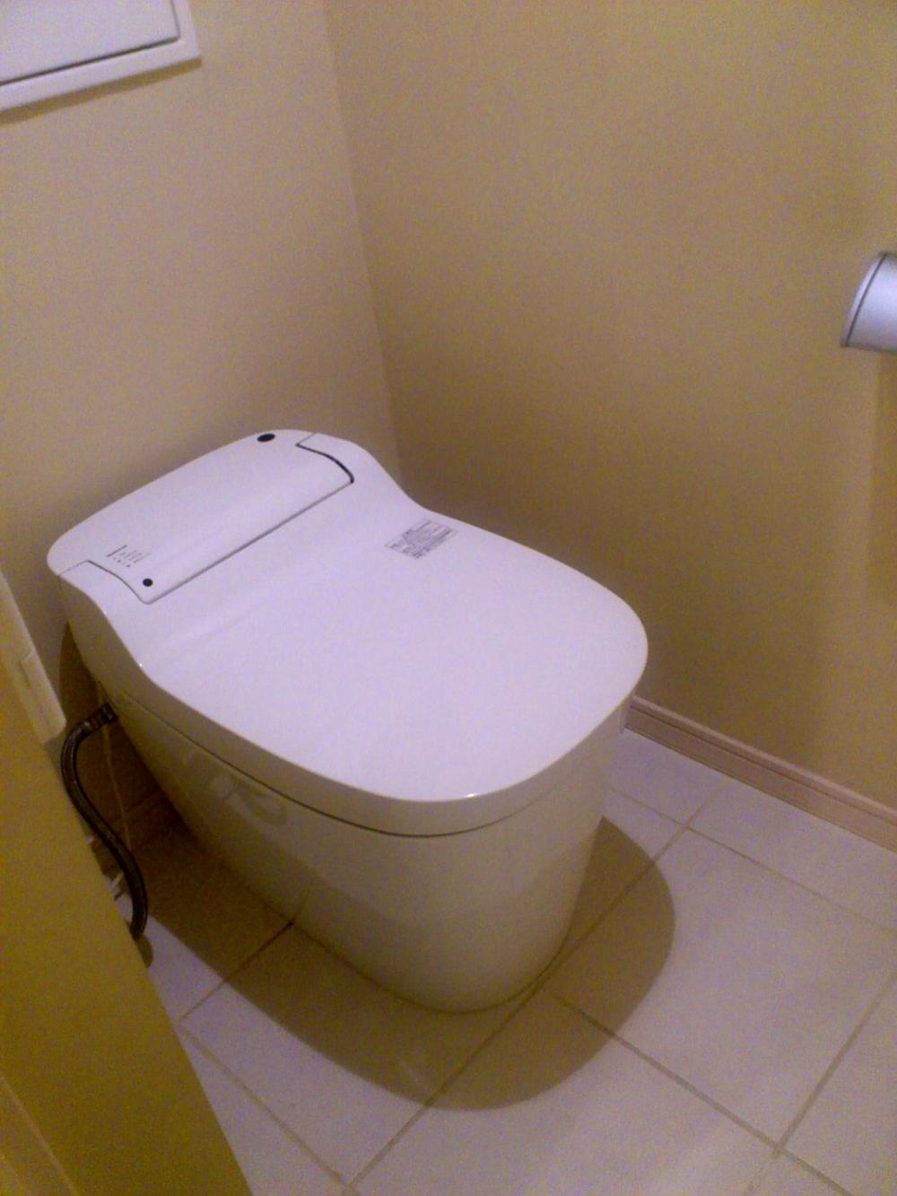 Toilet. Indoor (10 May 2013) Shooting