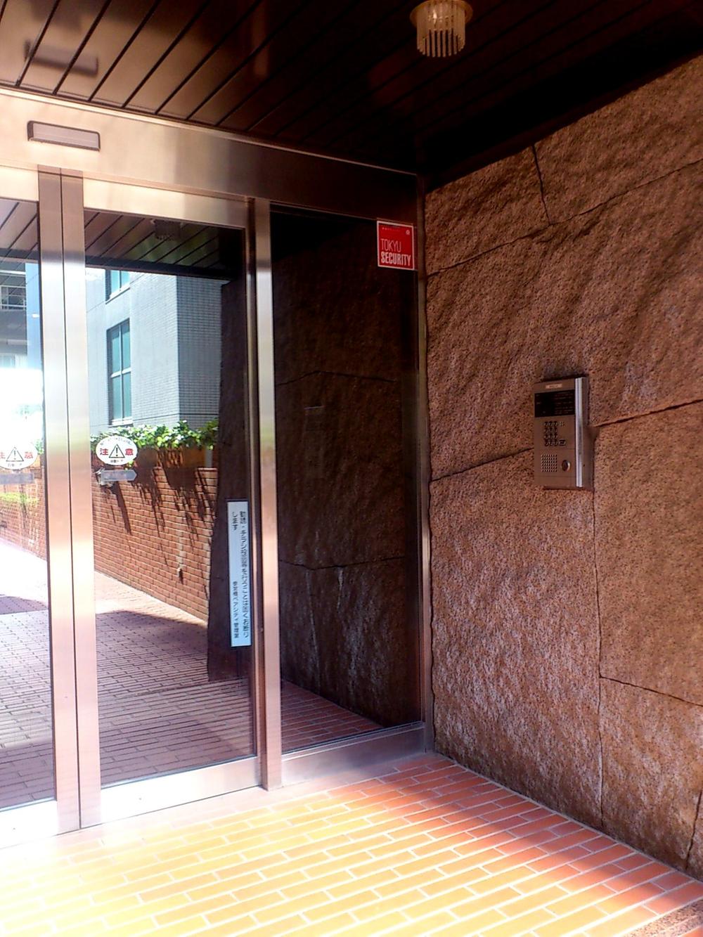 Entrance. Common areas