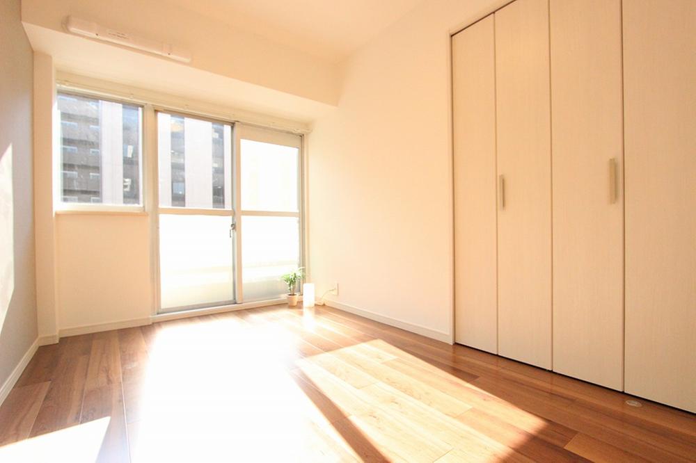 Non-living room. All room is south-facing per yang good Indoor (12 May 2013) Shooting