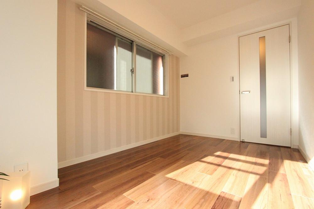 Non-living room. Is on the corner here of room for each room is equipped with a window also on the west side
