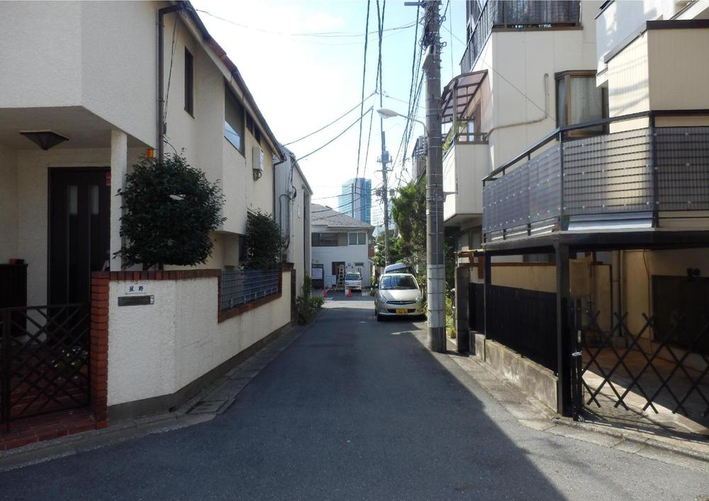 Local photos, including front road. Local (11 May 2013) Shooting