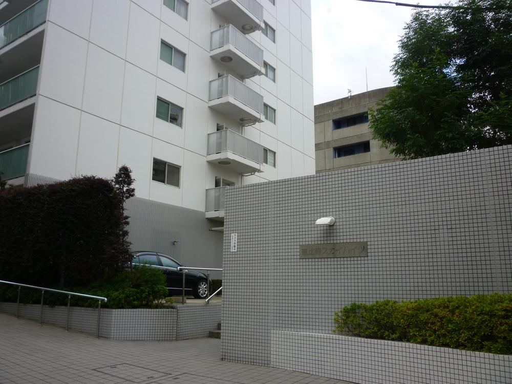 Entrance. Common areas