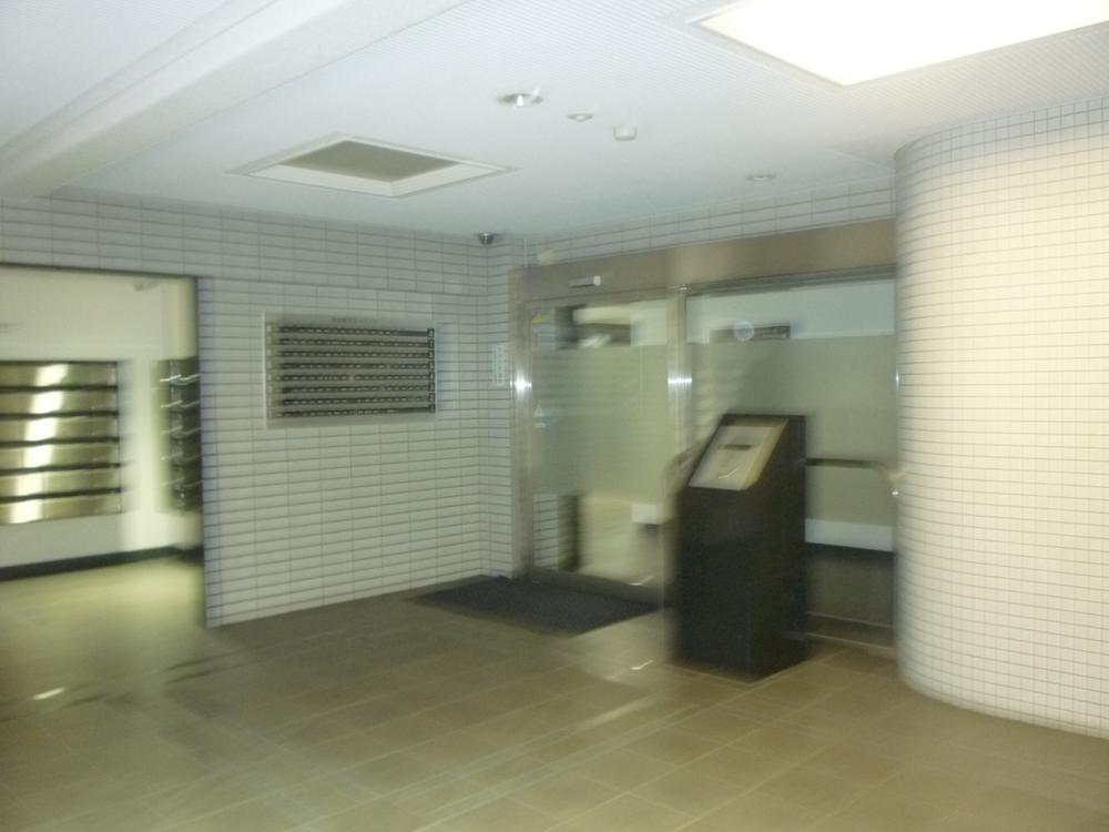 Entrance. Common areas