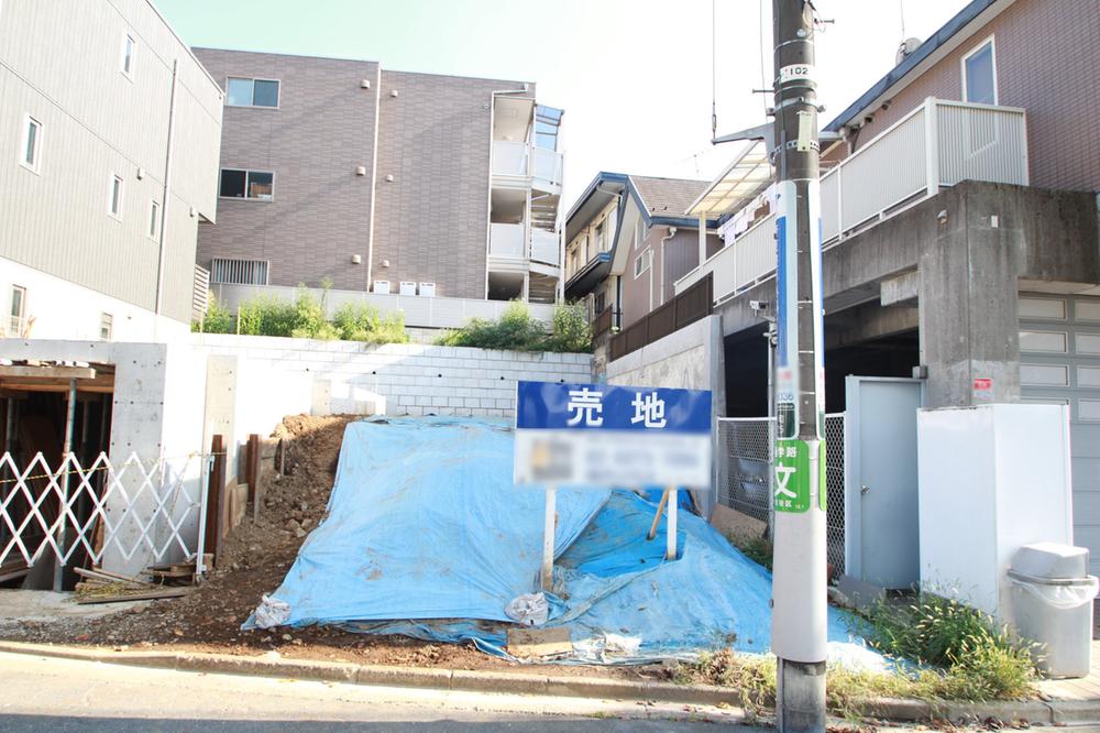 Local land photo. You can see has become a hill compared to the road surface.