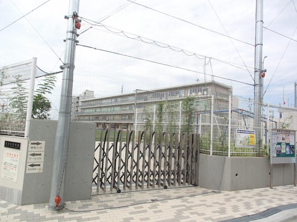 Junior high school. 425m to Shibuya Honcho Gakuen