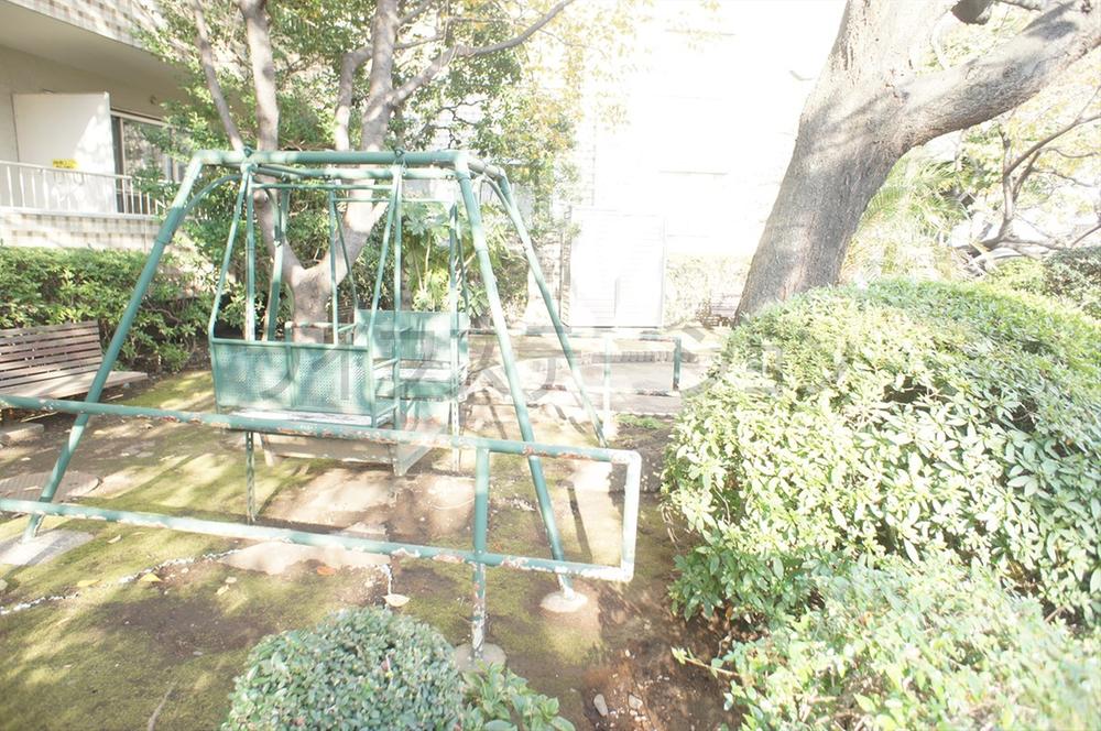Other common areas. It is a park in the apartment site