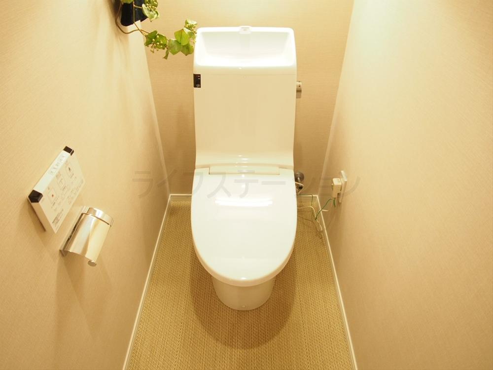 Toilet. Local (12 May 2013) Shooting
